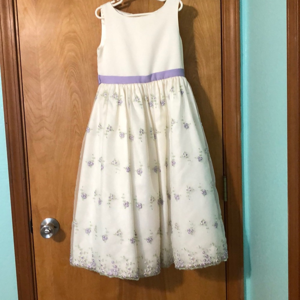 Dress - Picture 2 of 8